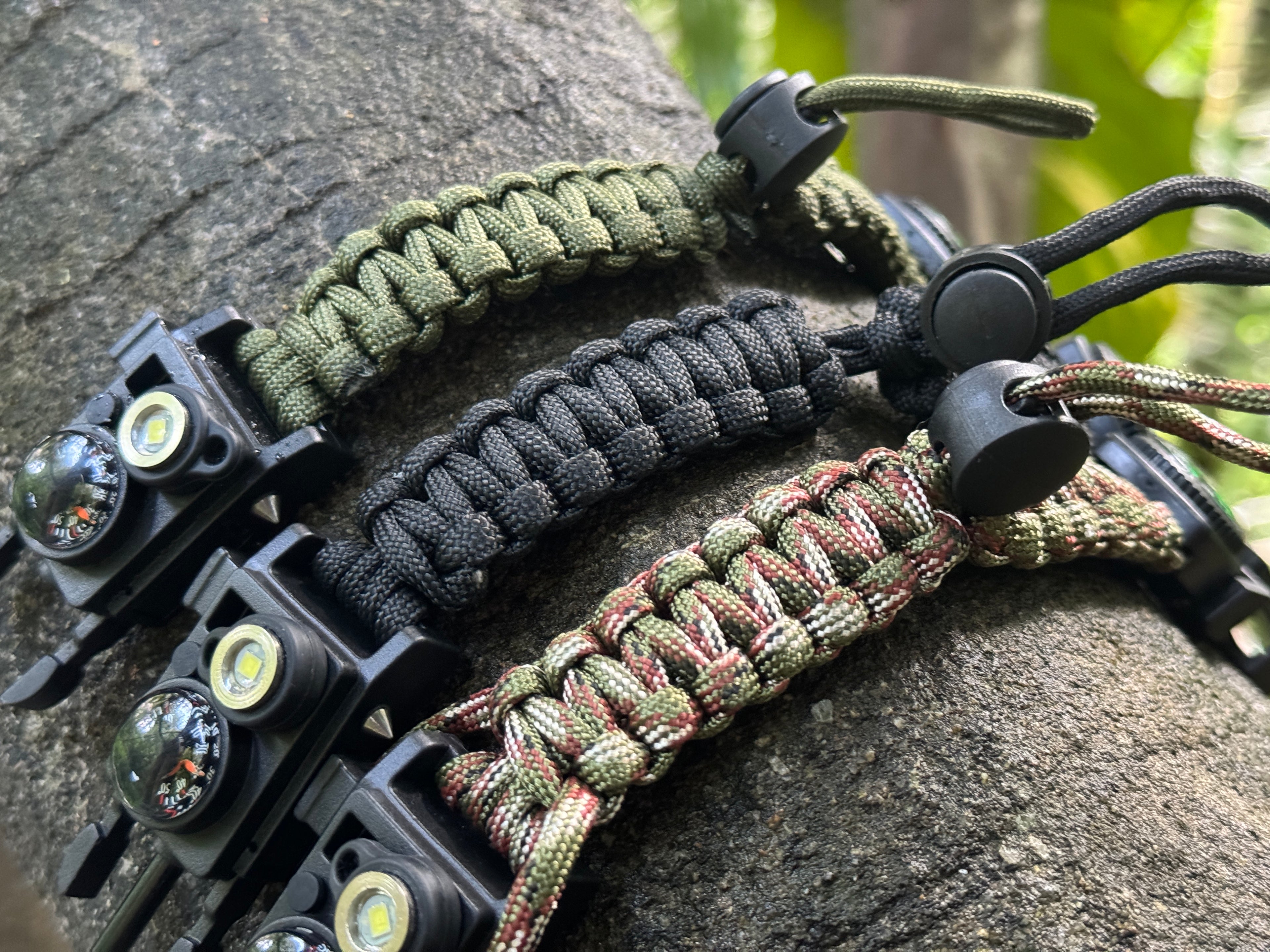 Load video: MultiMighty Paracord Survival Bracelet is a remarkable solution that puts 13 commonly used tools right on your wrist. Simple, lightweight, and incredibly practical.